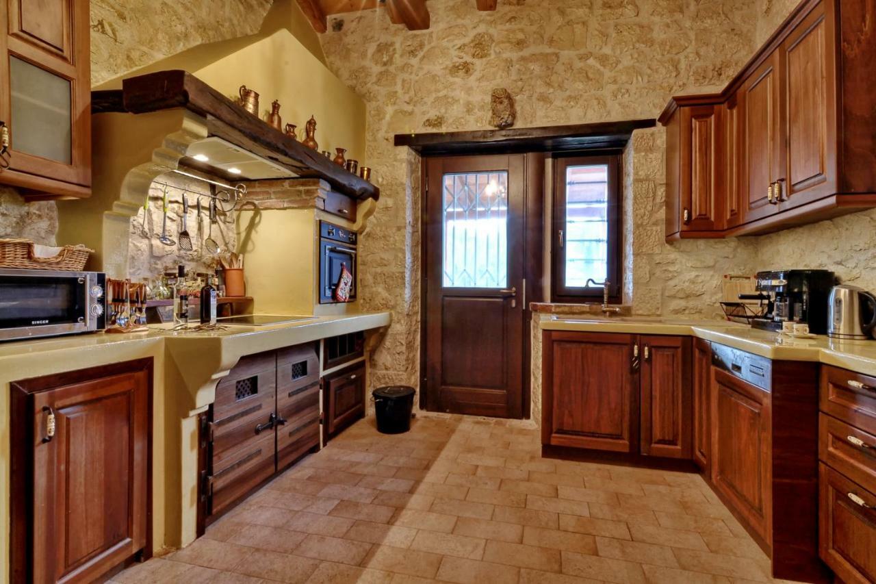 Traditional Fioretta Mármaron